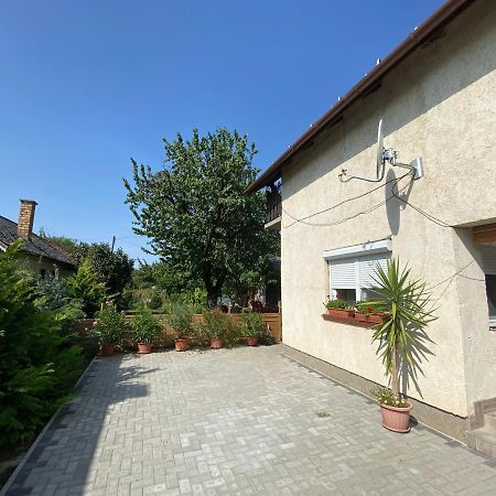 Edina Apartman Balatonlelle Esterno foto