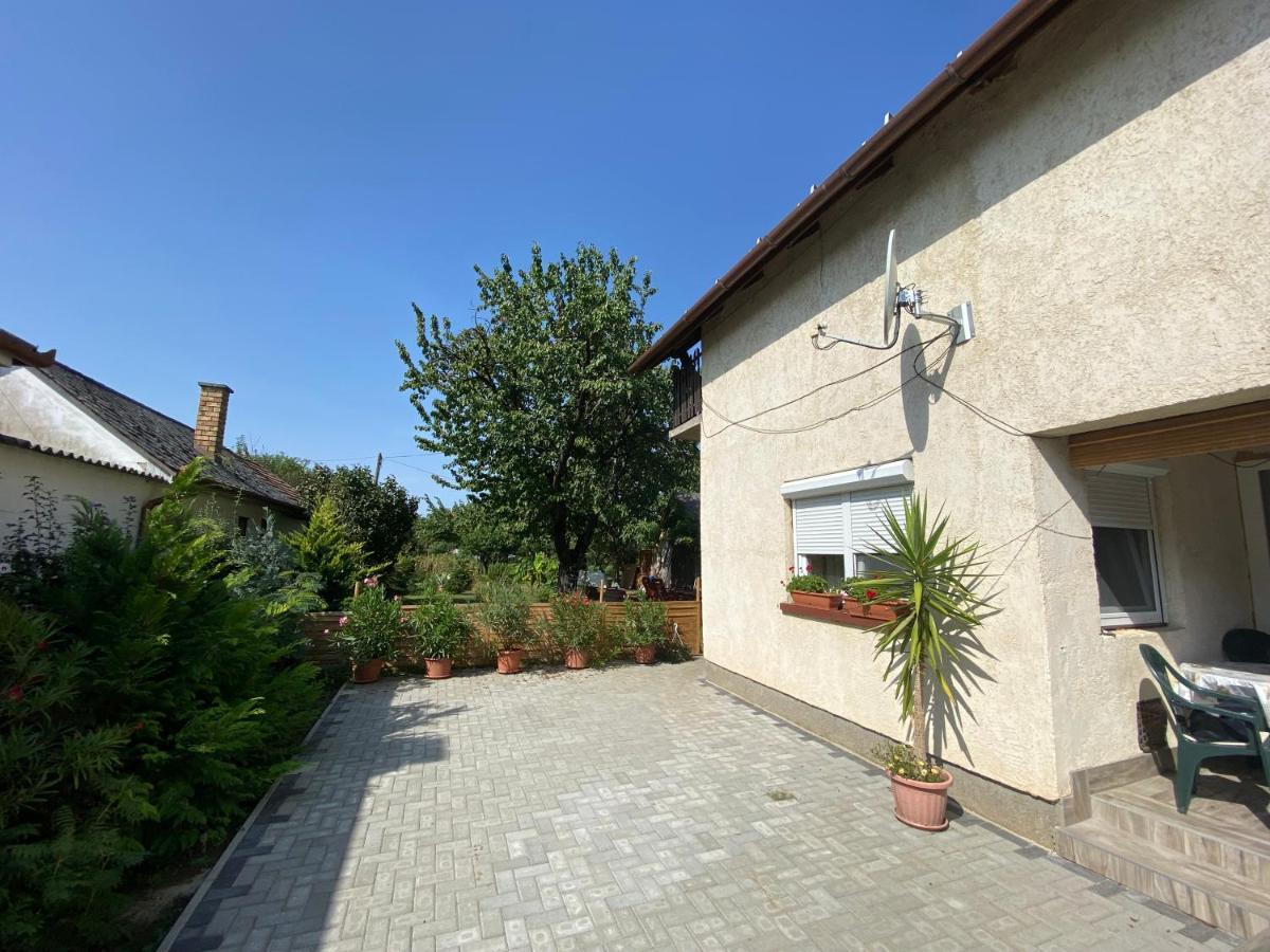 Edina Apartman Balatonlelle Esterno foto